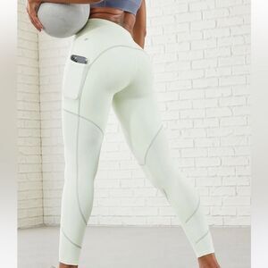 New Fabletics Warm White Cold Weather high-waisted Leggings